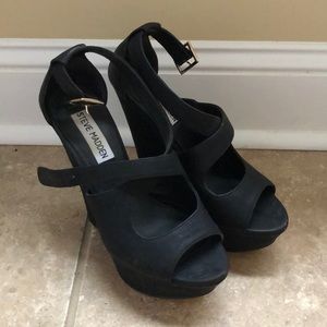 Steve Madden Black Wedge Heels Size 6M.
